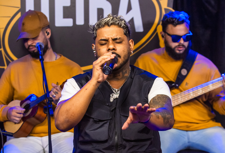 Cantor MT Santos apresenta “Hoje Faz Um Mês”, sua nova música de trabalho, no Crias da Pagodeira; assista agora