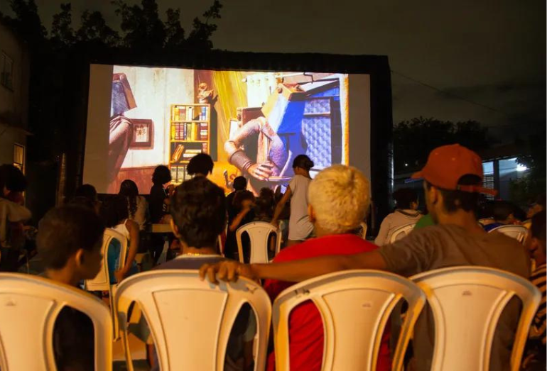 Projeto de cinema móvel leva filmes gratuitos de animação a Paraty