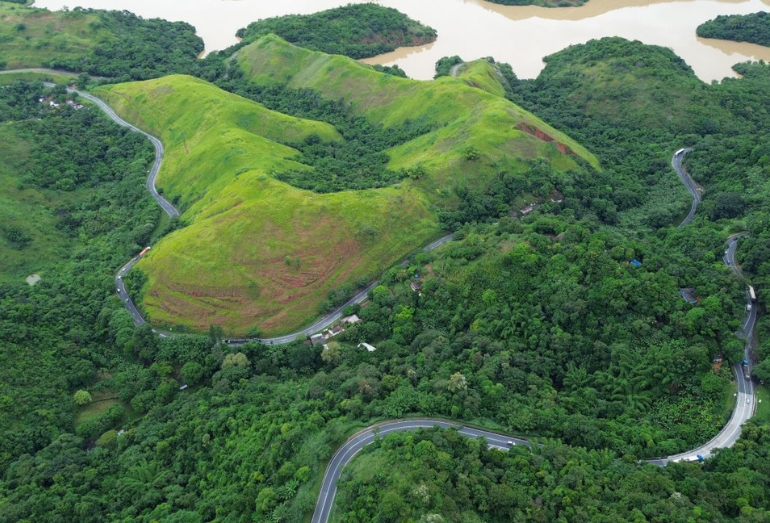 Pista sentido SP da Serra das Araras será interditada para detonações de rochas; confira as datas