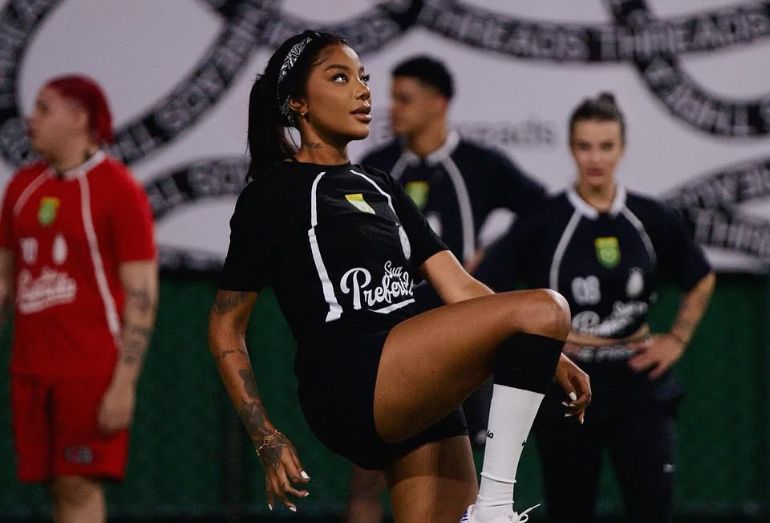 Ludmilla se torna dona de time de futebol