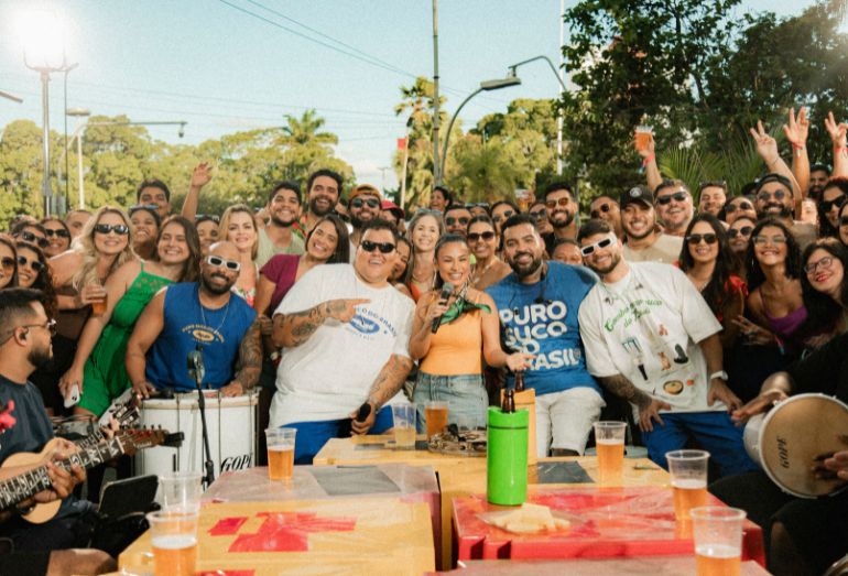 Menos é Mais e Simone Mendes lançam a faixa “P do Pecado”