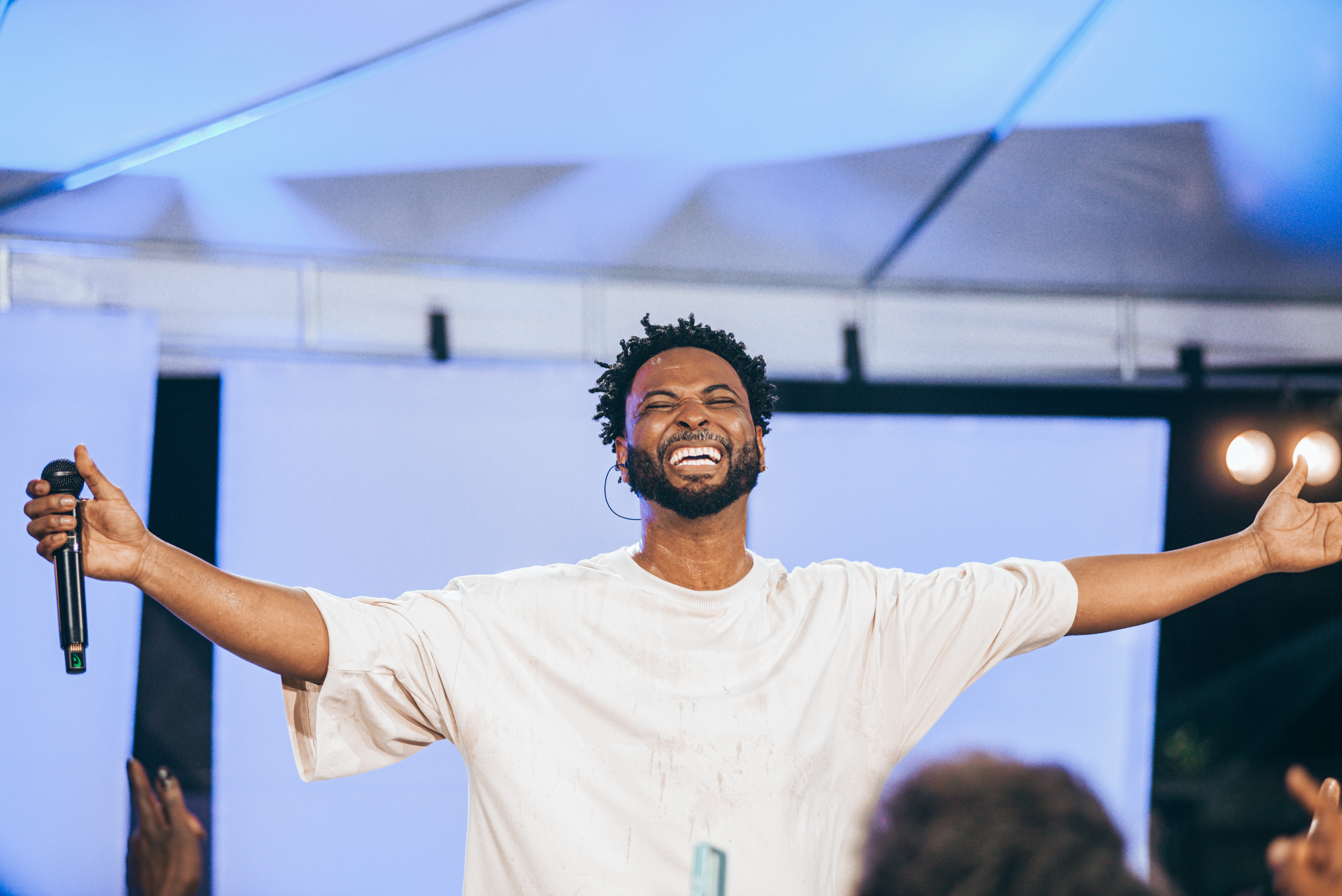Julio Sereno aposta em releitura de clássico do pagode como primeiro lançamento de novo audiovisual 