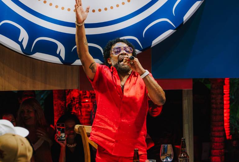 Xande de Pilares lança primeiro single do audiovisual “Nos Braços do Povo”