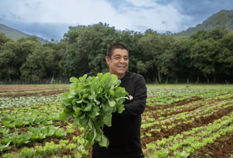 Zeca Pagodinho cede terreno em Xerém para produção de horta comunitária