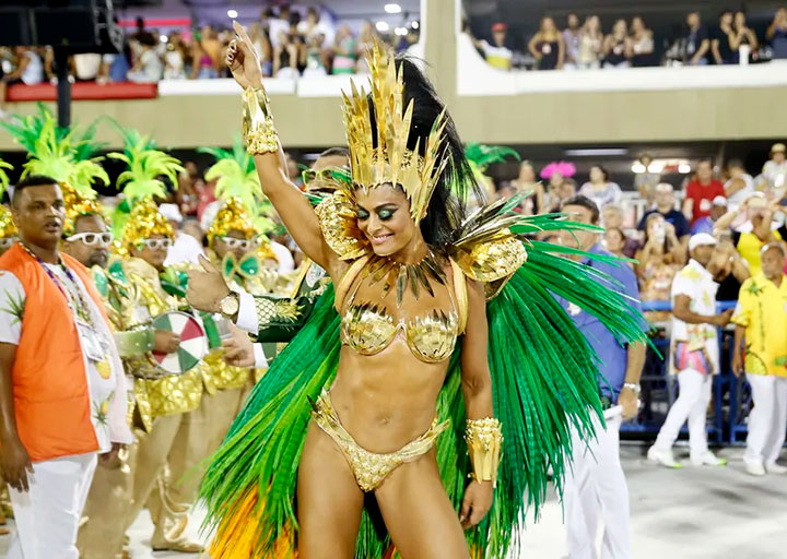 Juliana Paes está de volta! Rainha reencontra Mestre Ciça e confirma retorno à Viradouro no Carnaval 2026
