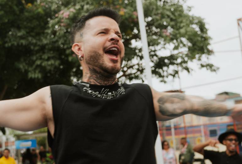 Hitmaker celebra sucesso de EP que une música e movimento