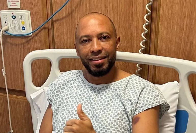 Salgadinho passa por cirurgia e tranquiliza fãs: “Foi um sucesso”
