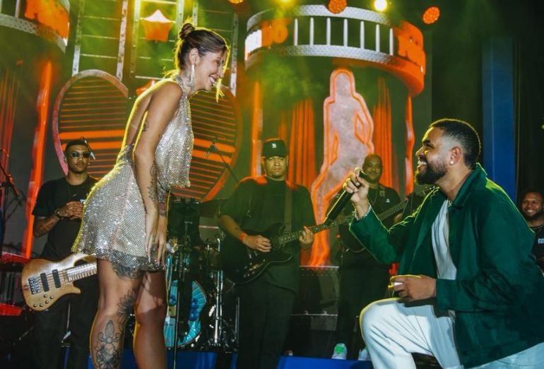 Yan pede namorada em casamento ao som de Ferrugem no PagodYANdo