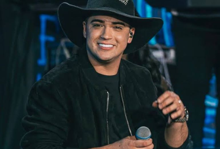 Natanzinho Lima grava DVD gratuito e reúne multidão no Complexo do Alemão