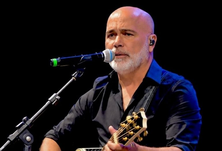 Cantor sertanejo Rick, da dupla com Renner, morre aos 59 anos após queda de helicóptero